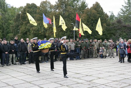 Закладка Мемориала в сквере Героев Небесной сотни (фоторепортаж)