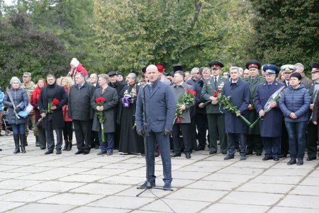 Закладка Мемориала в сквере Героев Небесной сотни (фоторепортаж)