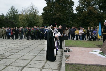 Закладка Мемориала в сквере Героев Небесной сотни (фоторепортаж)