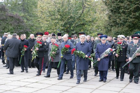 Закладка Мемориала в сквере Героев Небесной сотни (фоторепортаж)