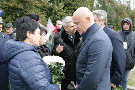 Закладка Мемориала в сквере Героев Небесной сотни (фоторепортаж)