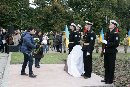 Закладка Мемориала в сквере Героев Небесной сотни (фоторепортаж)