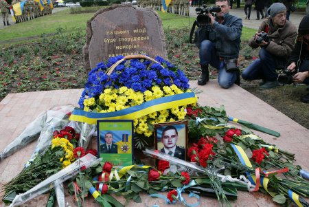 Закладка Мемориала в сквере Героев Небесной сотни (фоторепортаж)