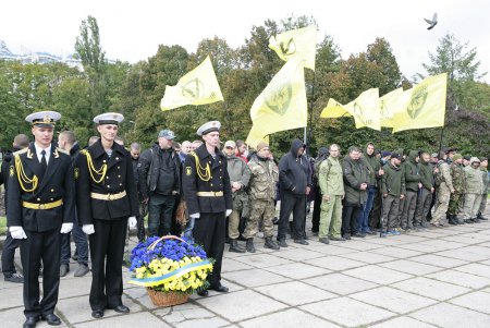 Закладка Мемориала в сквере Героев Небесной сотни (фоторепортаж)