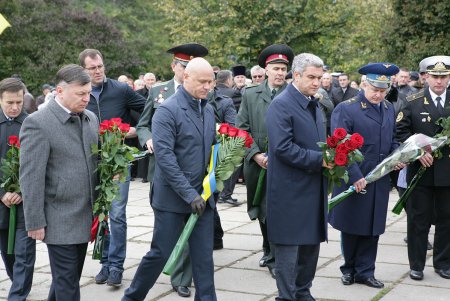 Закладка Мемориала в сквере Героев Небесной сотни (фоторепортаж)