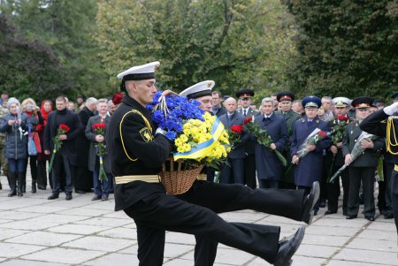 Закладка Мемориала в сквере Героев Небесной сотни (фоторепортаж)