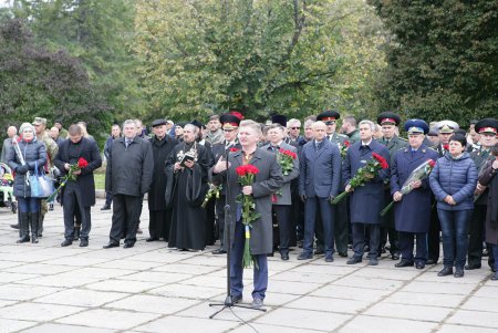 Закладка Мемориала в сквере Героев Небесной сотни (фоторепортаж)