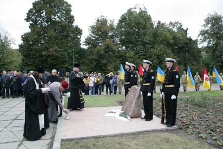 Закладка Мемориала в сквере Героев Небесной сотни (фоторепортаж)