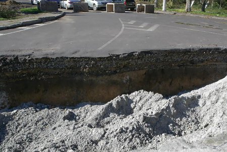 На Сегедской завершается замена теплосетей (фоторепортаж)
