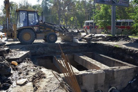 На Сегедской завершается замена теплосетей (фоторепортаж)