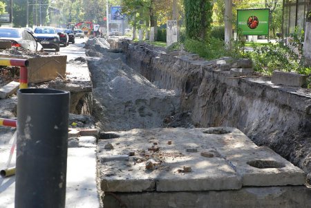 На Сегедской завершается замена теплосетей (фоторепортаж)