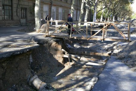 На Сегедской завершается замена теплосетей (фоторепортаж)