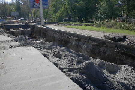 На Сегедской завершается замена теплосетей (фоторепортаж)