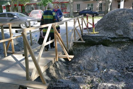 На Сегедской завершается замена теплосетей (фоторепортаж)