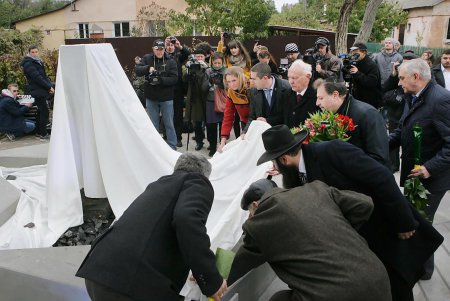 Памятник жертвам Холокоста открыт сегодня на Люстдорфской дороге (фоторепортаж)