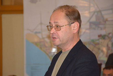 Греческий парк: аллея фонтанов, концертная площадка и декоративные растения (фото)