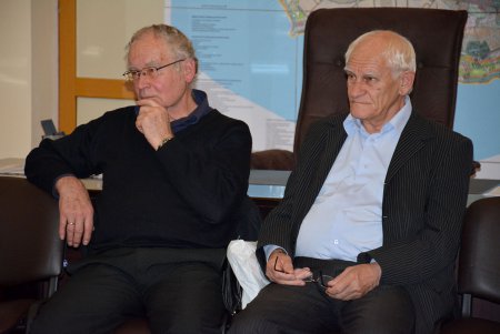 Греческий парк: аллея фонтанов, концертная площадка и декоративные растения (фото)