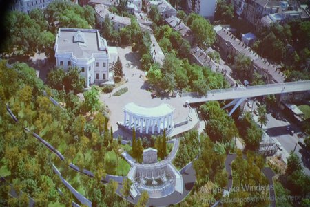 Греческий парк: аллея фонтанов, концертная площадка и декоративные растения (фото)