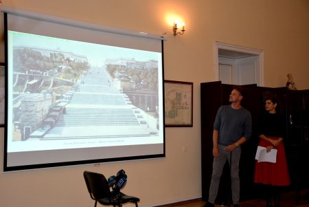 Греческий парк: аллея фонтанов, концертная площадка и декоративные растения (фото)
