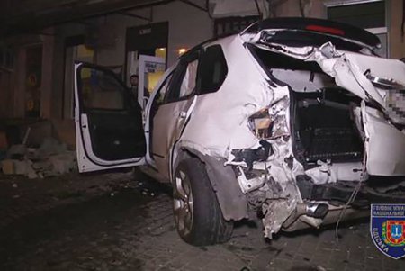 Водителя внедорожника, покалечившего четырех человек и убившего двоих, объявили в розыск (фото) 