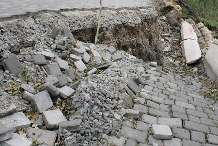 Парк Шевченко постигла одесская «геологическая неприятность» (фоторепортаж)
