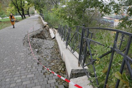 Парк Шевченко постигла одесская «геологическая неприятность» (фоторепортаж)