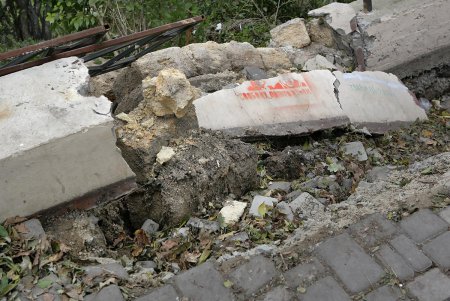 Парк Шевченко постигла одесская «геологическая неприятность» (фоторепортаж)