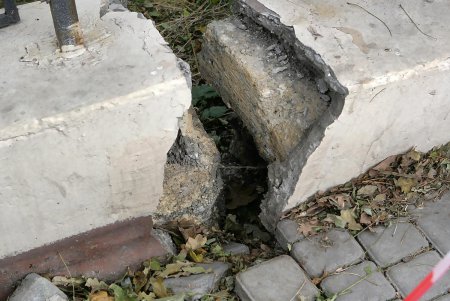 Парк Шевченко постигла одесская «геологическая неприятность» (фоторепортаж)