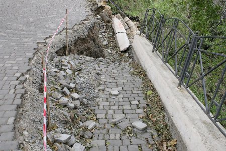 Парк Шевченко постигла одесская «геологическая неприятность» (фоторепортаж)