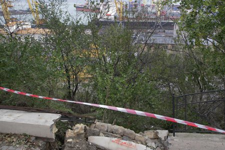 Парк Шевченко постигла одесская «геологическая неприятность» (фоторепортаж)