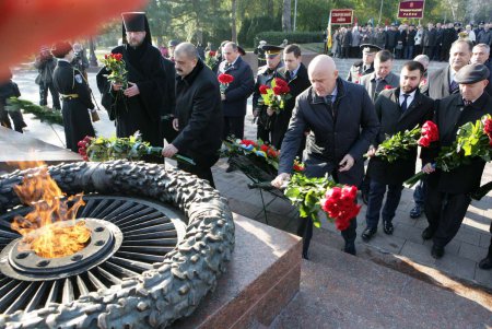Одесситы почтили память освободителей Украины от немецко-фашистских захватчиков (фоторепортаж)