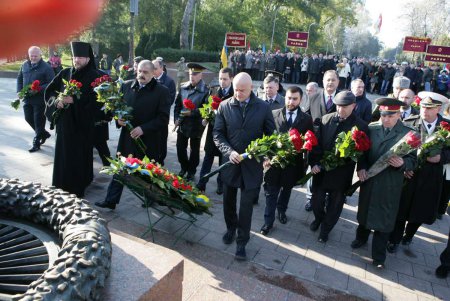 Одесситы почтили память освободителей Украины от немецко-фашистских захватчиков (фоторепортаж)