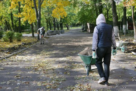 Преображенский парк преображается (фоторепортаж)