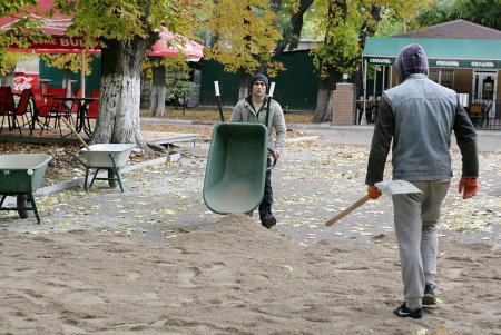Преображенский парк преображается (фоторепортаж)