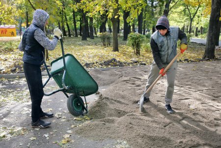 Преображенский парк преображается (фоторепортаж)