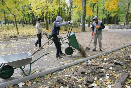 Преображенский парк преображается (фоторепортаж)