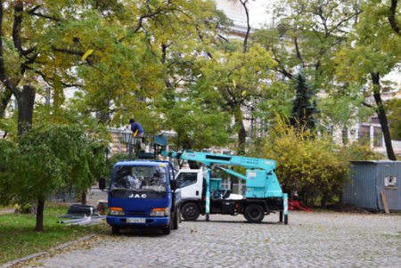 Возле Воронцовского дворца теперь можно помечтать о романтике XIX века (фото)
