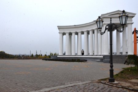 Возле Воронцовского дворца теперь можно помечтать о романтике XIX века (фото)
