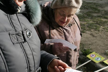 «Дюковская мафия» призывает к общественно-полезному труду заради нашей мамы (фоторепортаж)