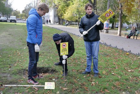 «Дюковская мафия» призывает к общественно-полезному труду заради нашей мамы (фоторепортаж)