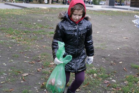 «Дюковская мафия» призывает к общественно-полезному труду заради нашей мамы (фоторепортаж)