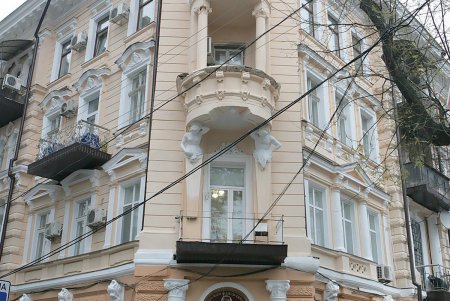 «Дог Арт»: собаки «заселились» во Всемирный клуб одесситов (фоторепортаж)