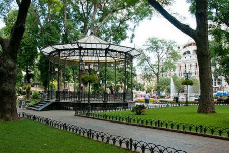 Одесский Горсад : день рождения символа и «карточки» (фото)
