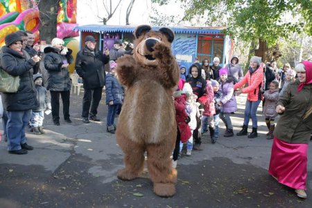 Одесский зоопарк пригласил всех на веселый и яркий праздник «Маша и Медведь» (фоторепортаж)