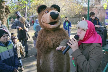 Одесский зоопарк пригласил всех на веселый и яркий праздник «Маша и Медведь» (фоторепортаж)