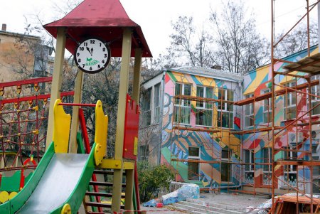 На стене школы появился мурал с элементами истории еврейского народа (фоторепортаж)