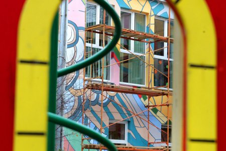 На стене школы появился мурал с элементами истории еврейского народа (фоторепортаж)