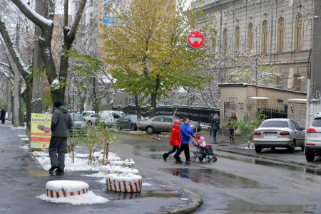 В Одессу пришли седой зимы угрозы (фоторепортаж)