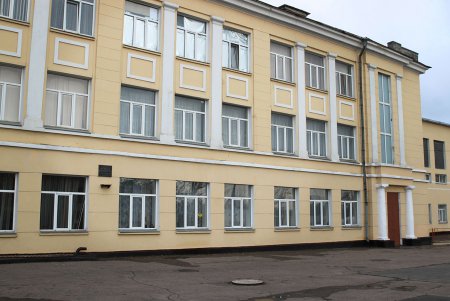 В Одессе продолжаются работы по утеплению фасадов учебных заведений (фоторепортаж)