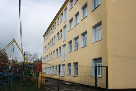 В Одессе продолжаются работы по утеплению фасадов учебных заведений (фоторепортаж)